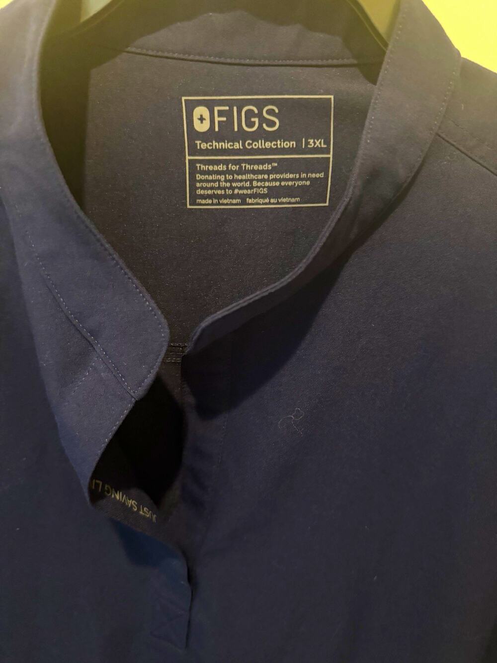 FIGS Technical Collection Women's 3XL Navy Solid Polyester Medical Scrub Top